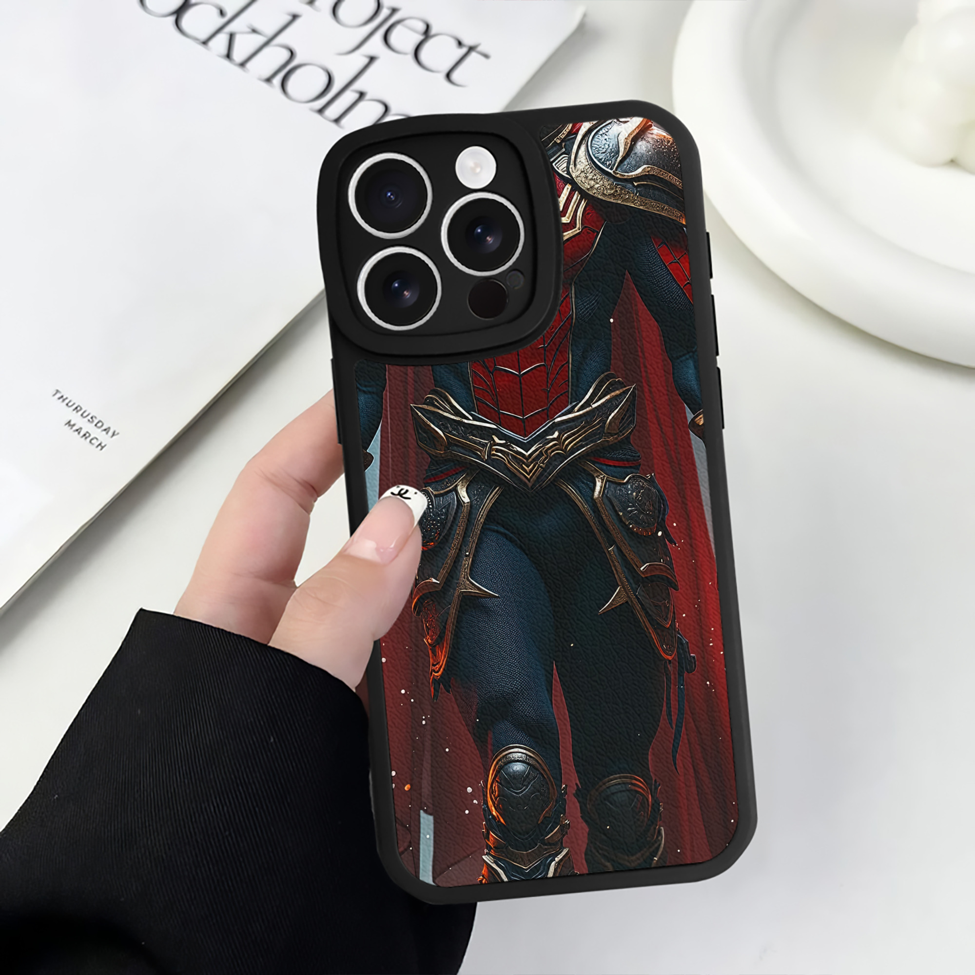 Spider Man スパイダーマン 【iPhone 16シリーズ対応】シリコンスマホケース（レザー調） 材質：シリコン